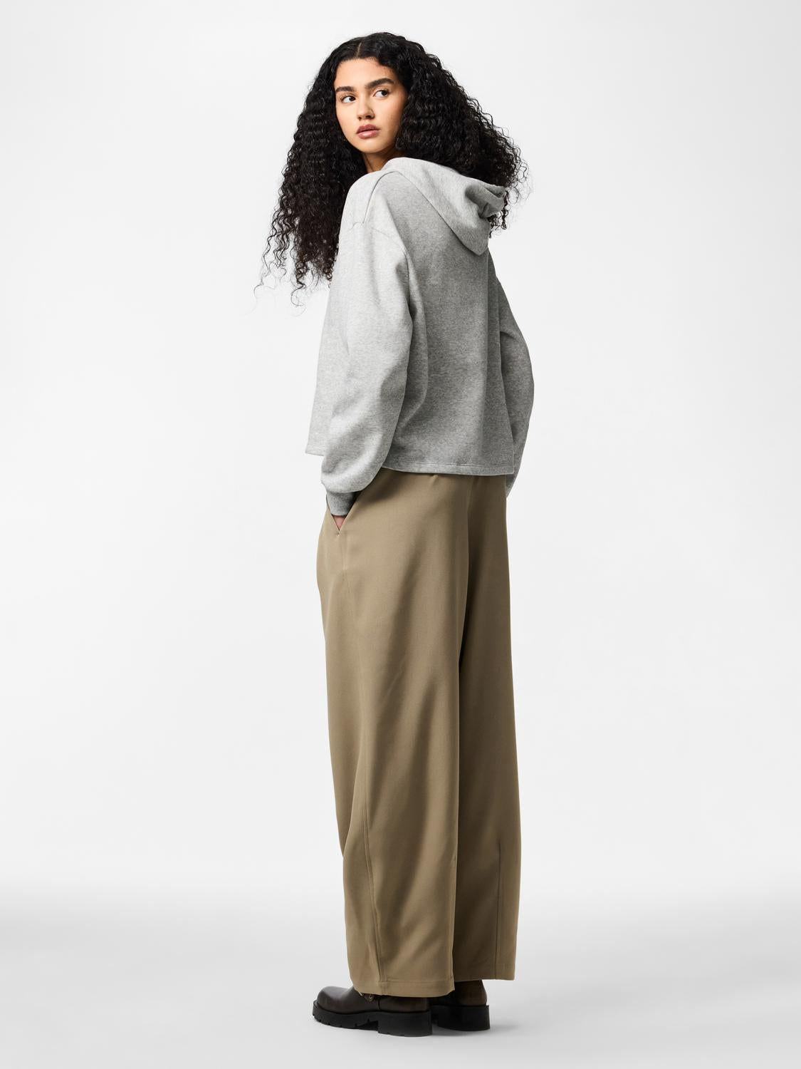 model_shot-back